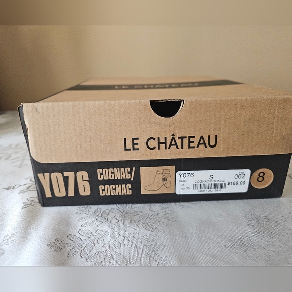 Le Chateau Ankle Boots Cognac Suede NWT Style Y076 Sz 8 - Picture 14 of 15
